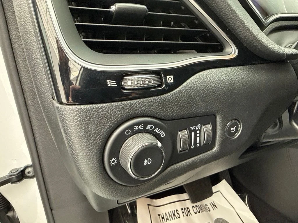 Used 2023 White Jeep Altitude image 20