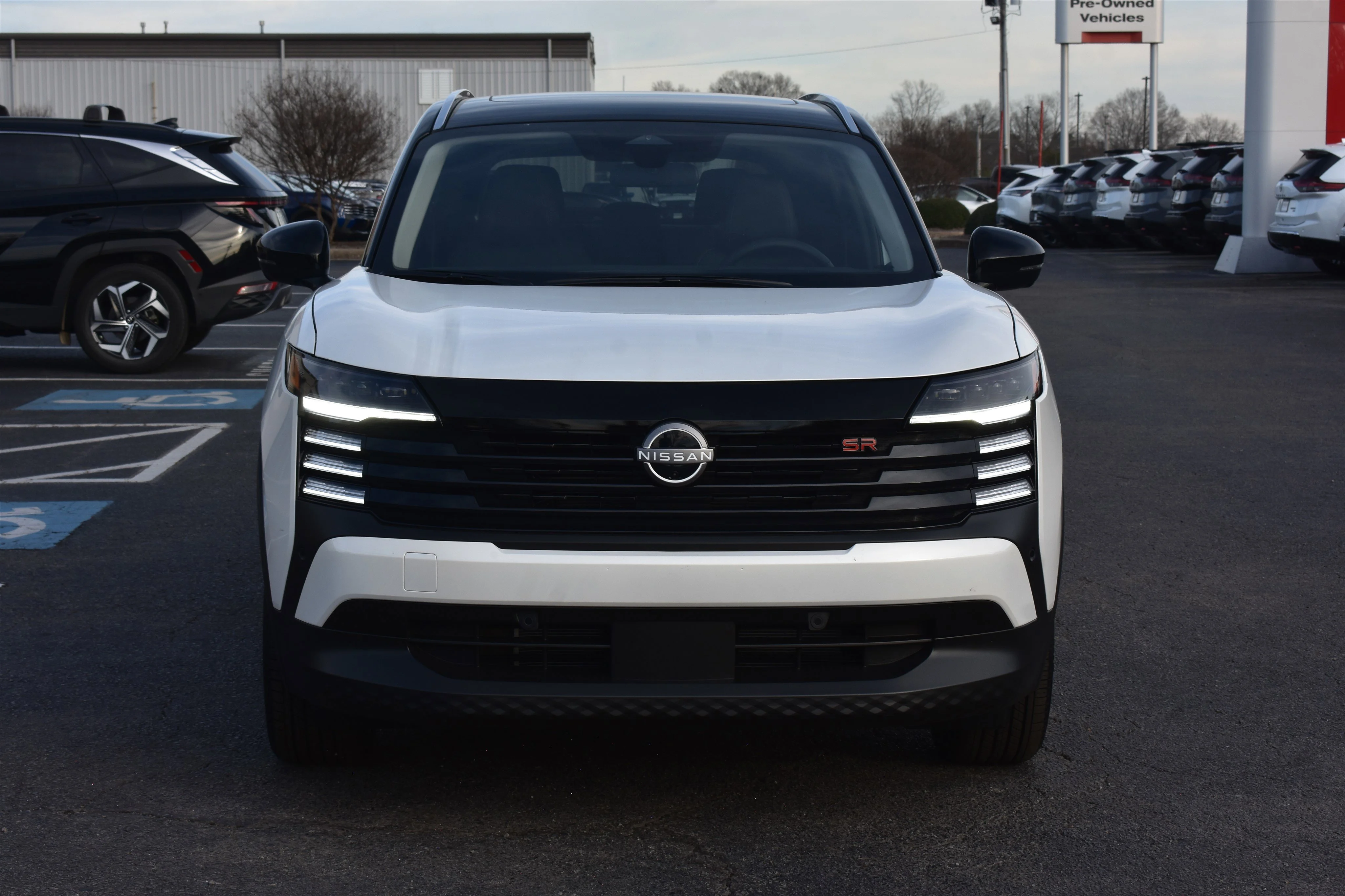 New 2026 Aspen White Tricoat/Super Black Nissan SR image 2