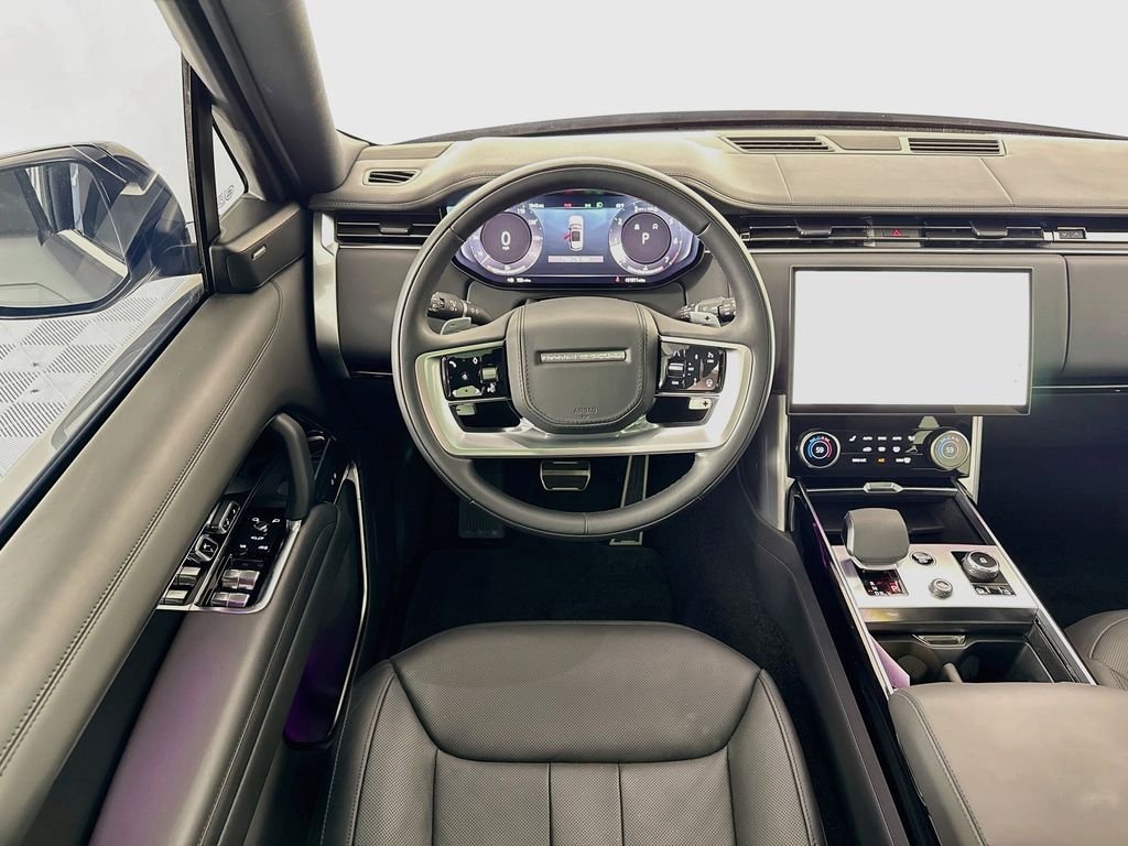 Used 2023 Gray Land Rover SE image 24