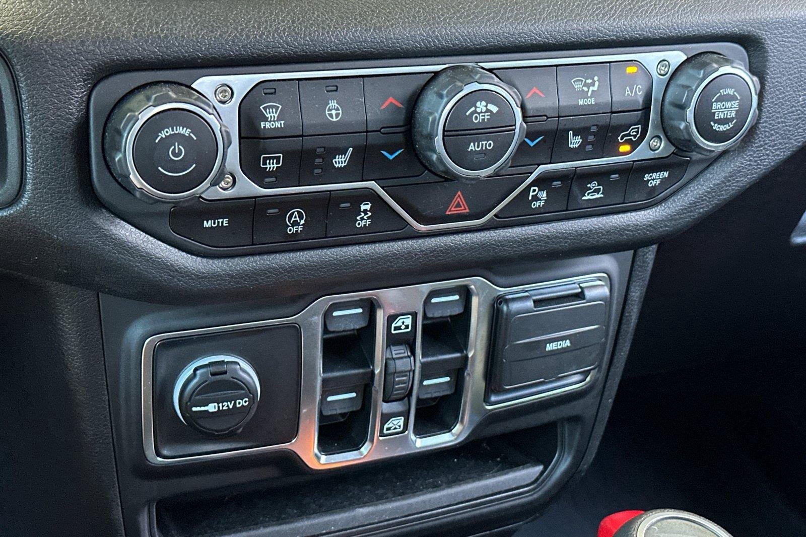 Used 2025 Black Clearcoat Jeep Sport S image 19