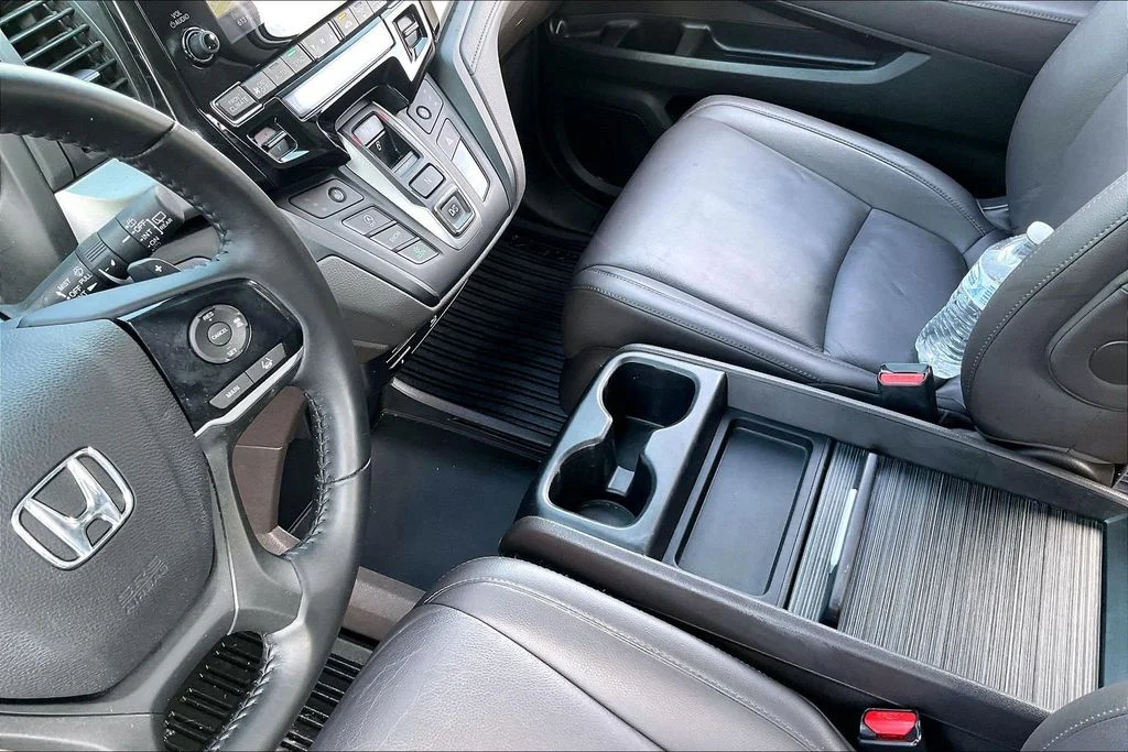 Used 2019 White Honda Touring image 18
