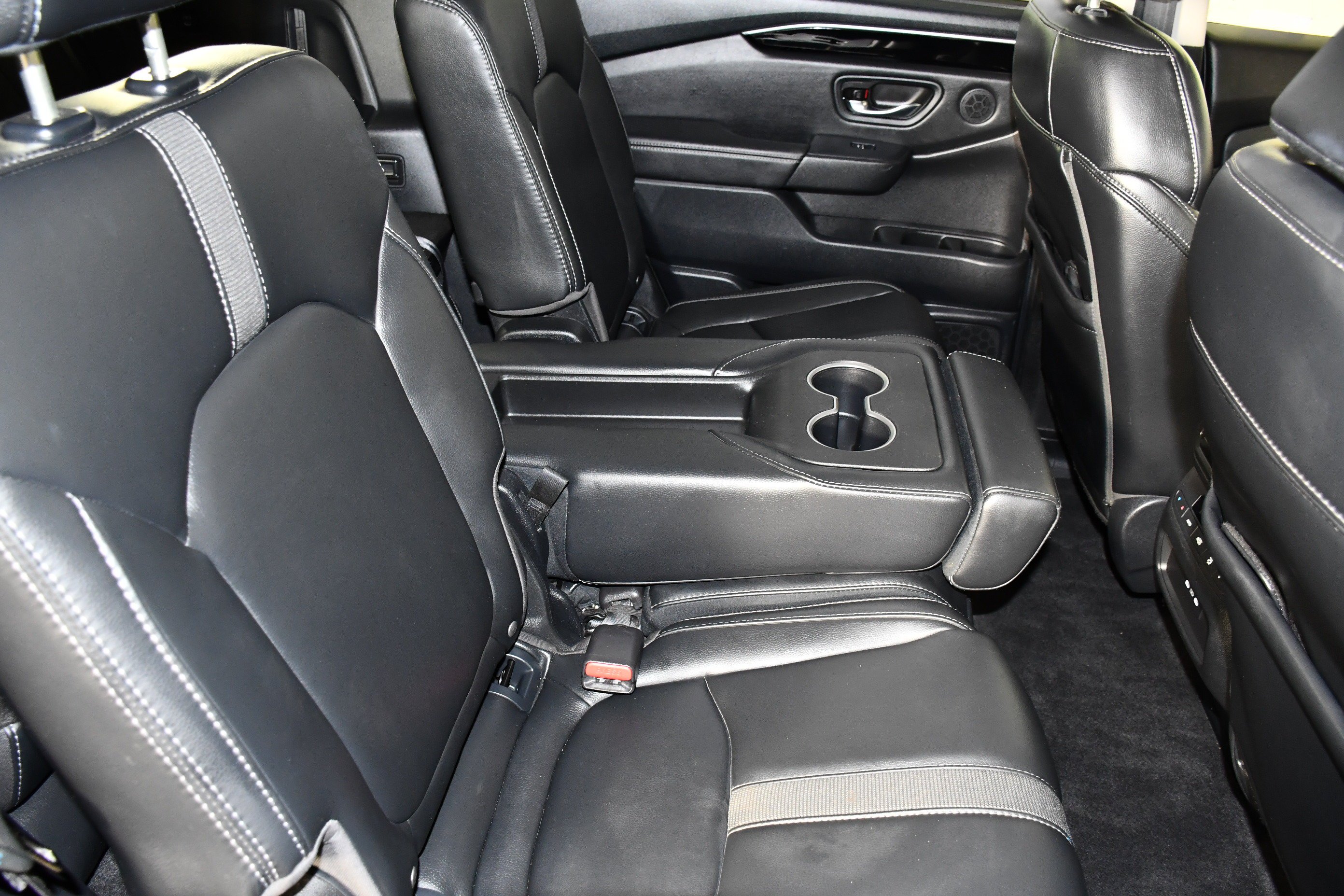 Used 2024 Modern Steel Metallic Honda EX-L 8 Passenger image 46