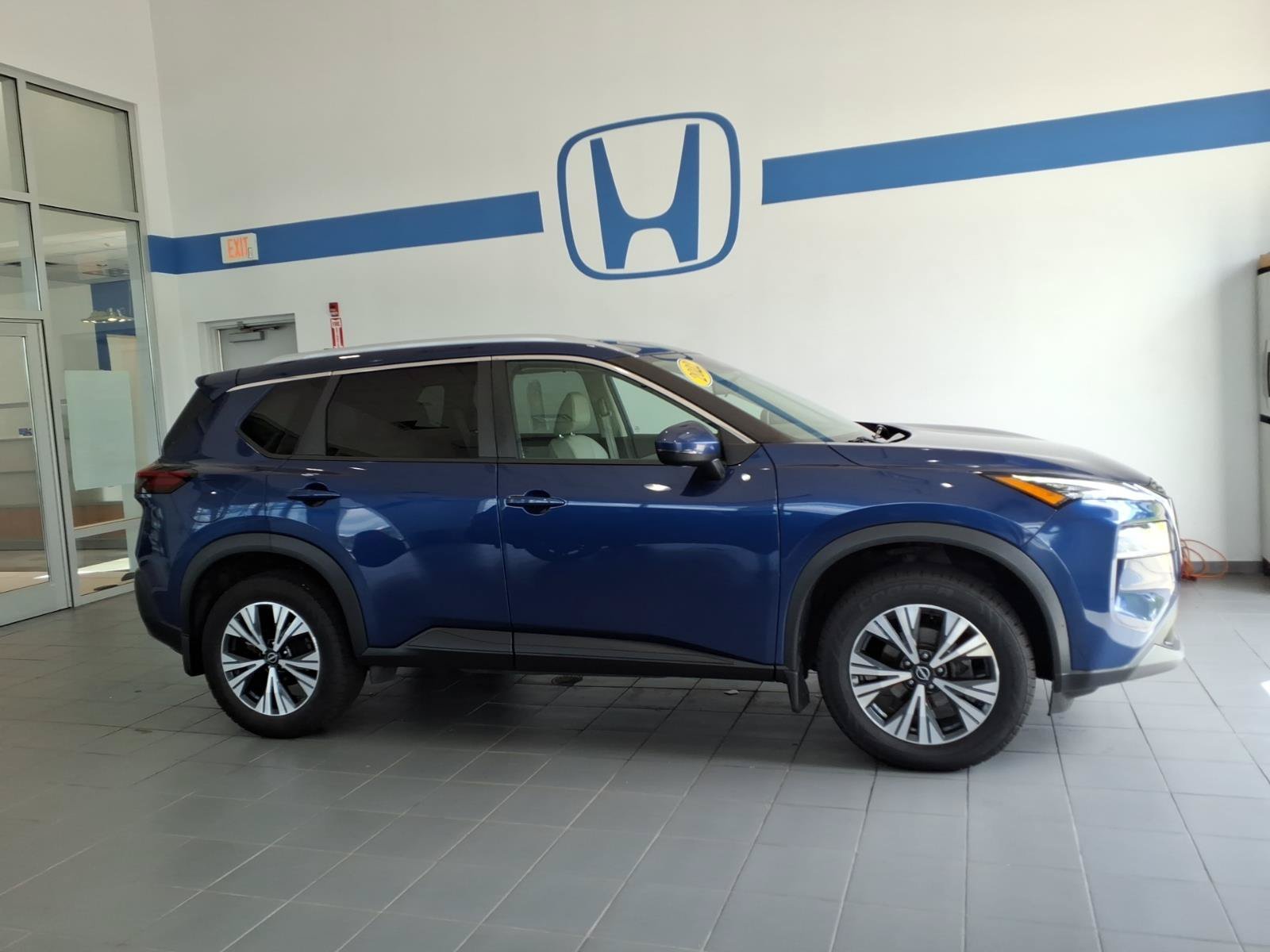 Used 2022 Caspian Blue Metallic Nissan SV image 4