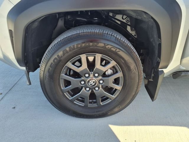 Used 2025  Toyota SR5 image 28