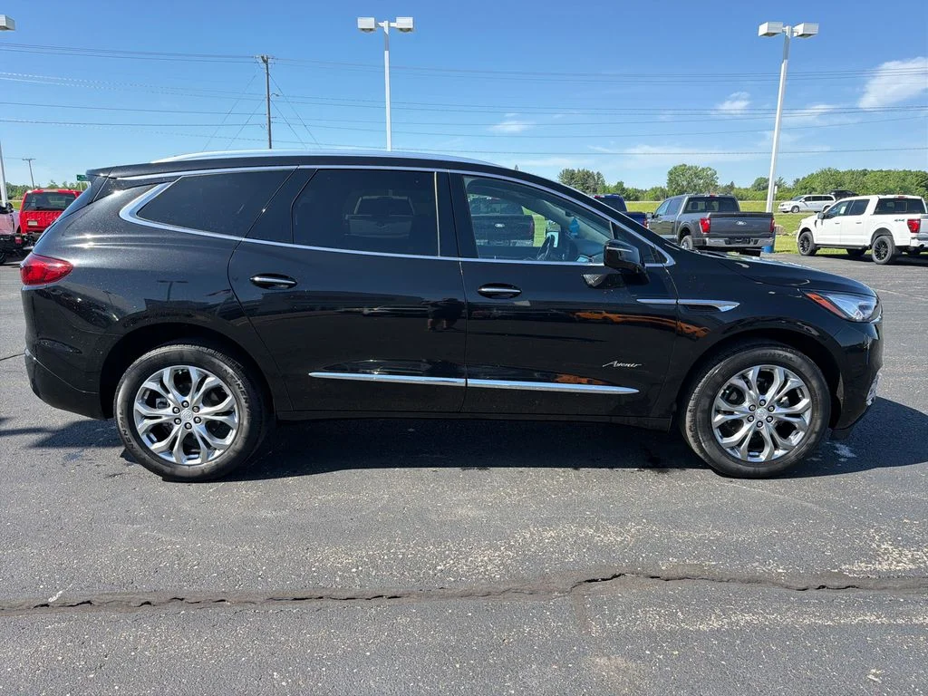 Used 2021 Black Buick Avenir image 6