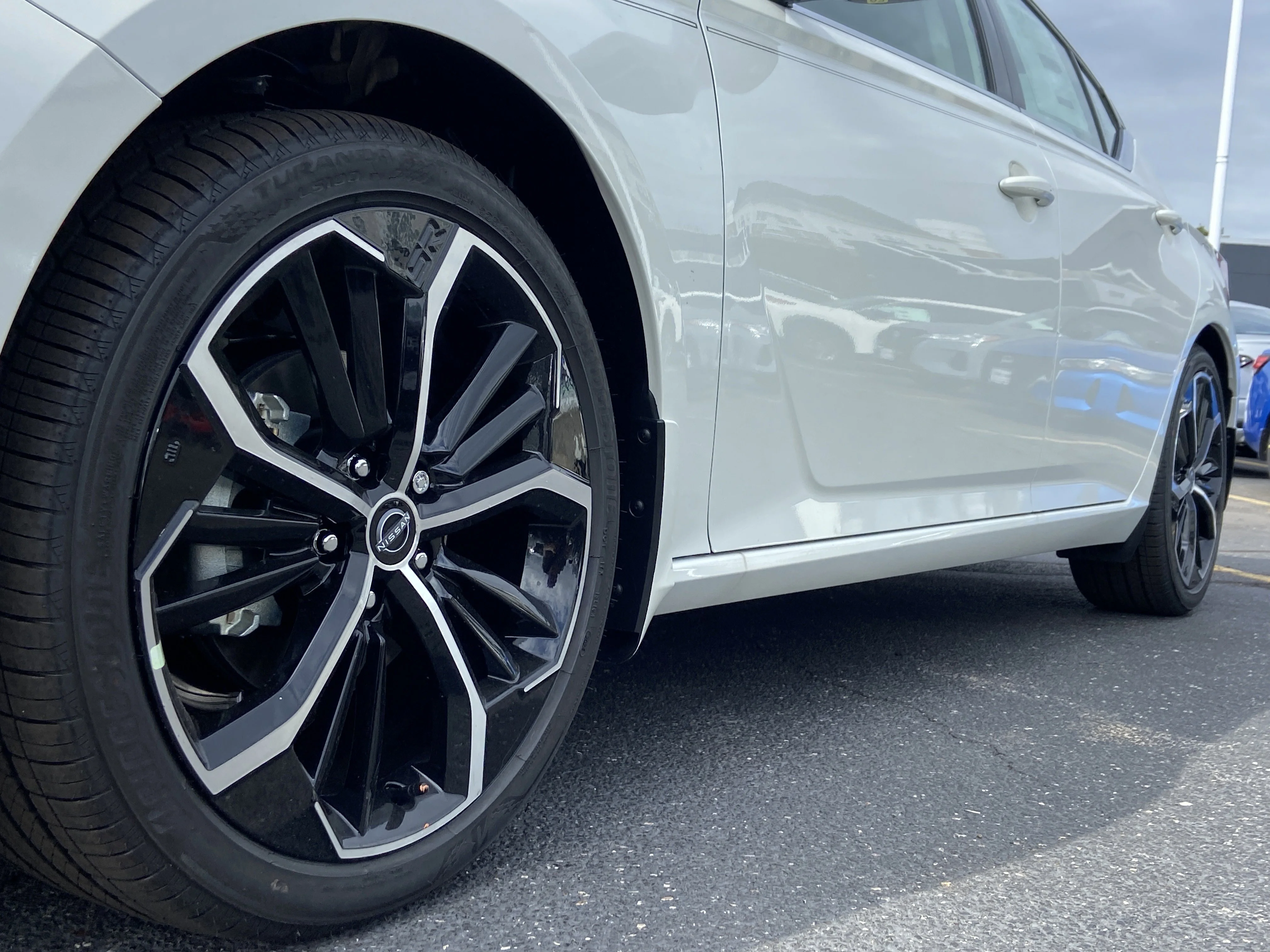 New 2025 Pearl White Tricoat Nissan SR image 9
