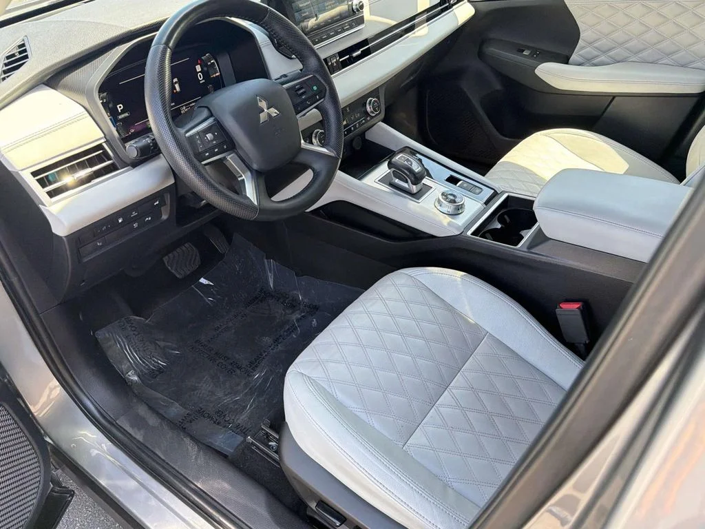 Used 2023 Mercury Gray Metallic Mitsubishi SEL image 31