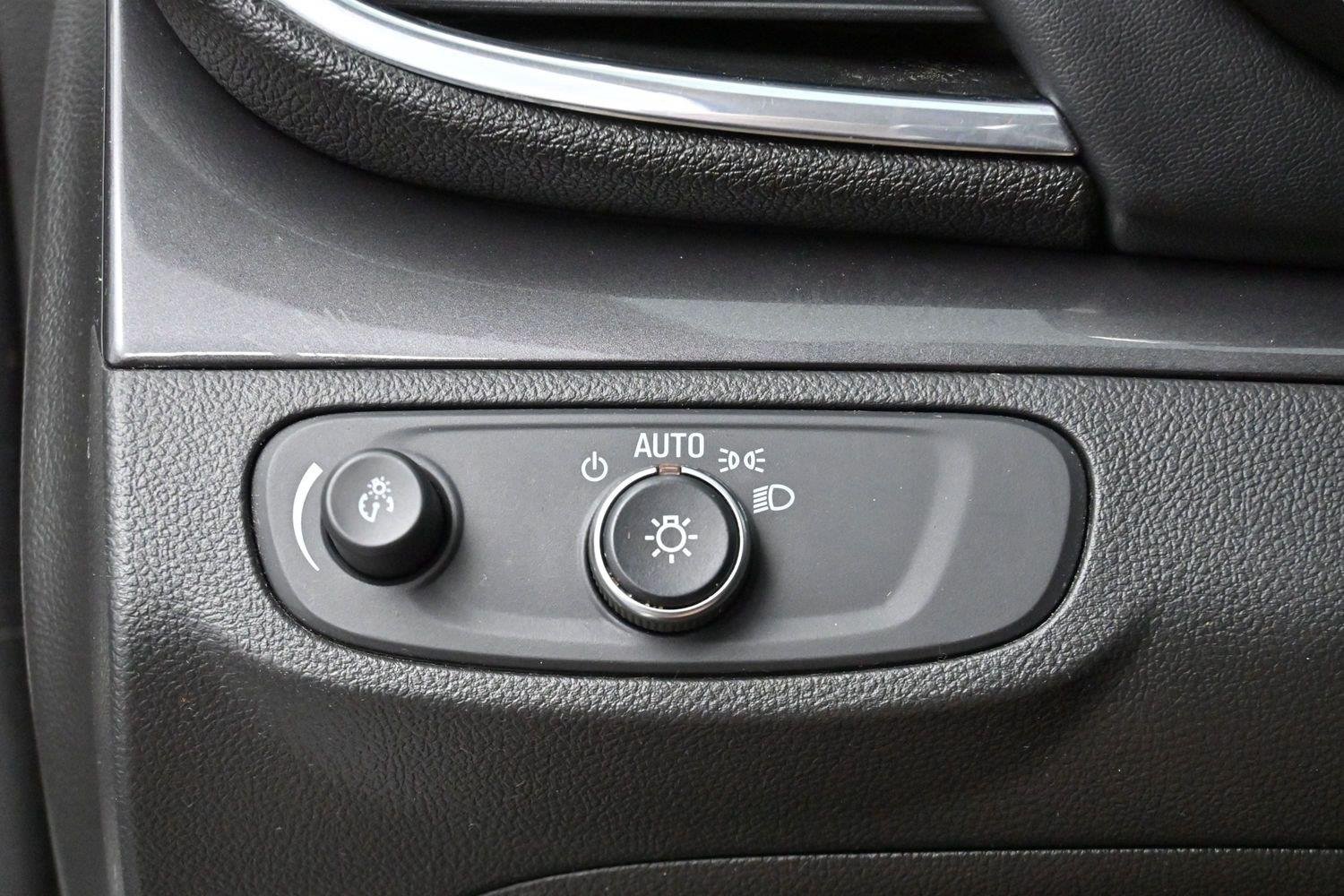 Used 2021 Summit White Buick Preferred image 24