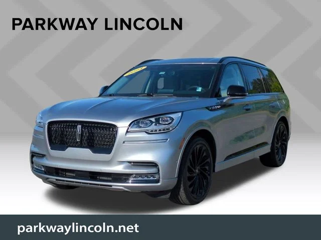 Used 2024 Silver Lincoln Reserve image 1