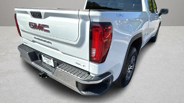 Used 2025 White GMC SLT image 39