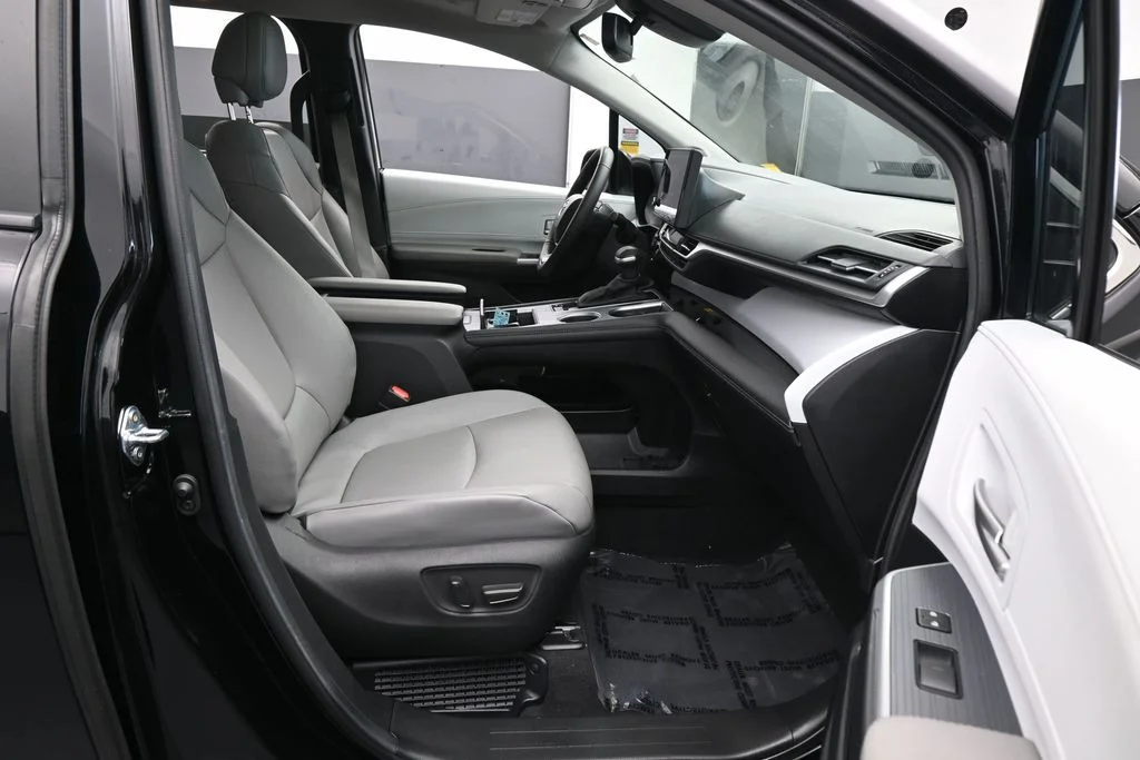Used 2025 Midnight Black Metallic Toyota XLE image 46
