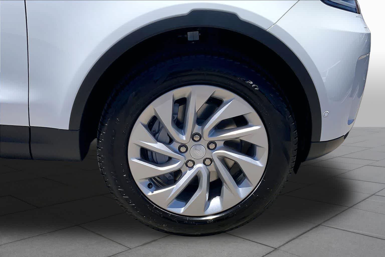 New 2026 Fuji White Land Rover S image 11