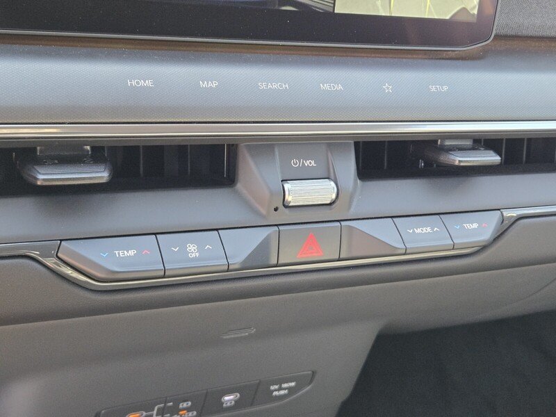 Used 2024 Ivory KIA LAND AWD image 22