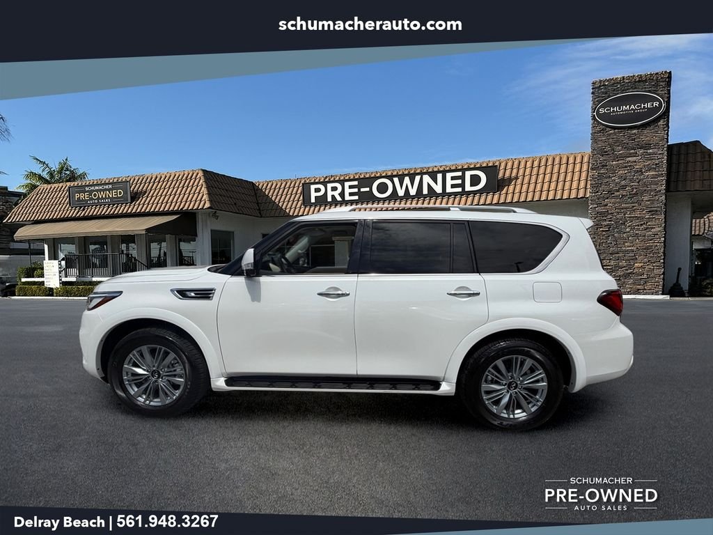 Used 2024 White INFINITI LUXE image 4