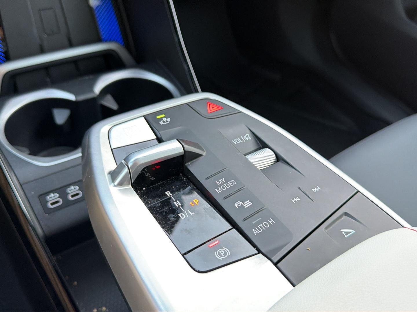 Used 2025 Mineral White Metallic BMW xDrive28i image 17
