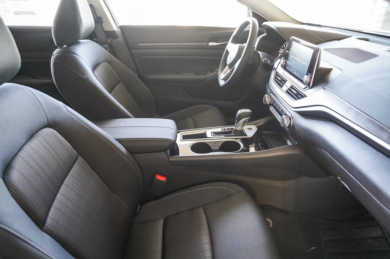 2025 Nissan Altima SV - Photo 16