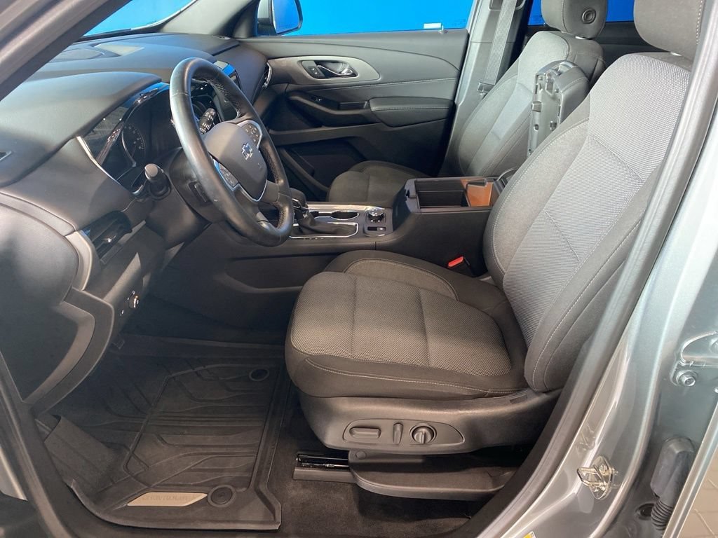 Used 2023 STERLING GRAY METALLIC Chevrolet LT Cloth image 8