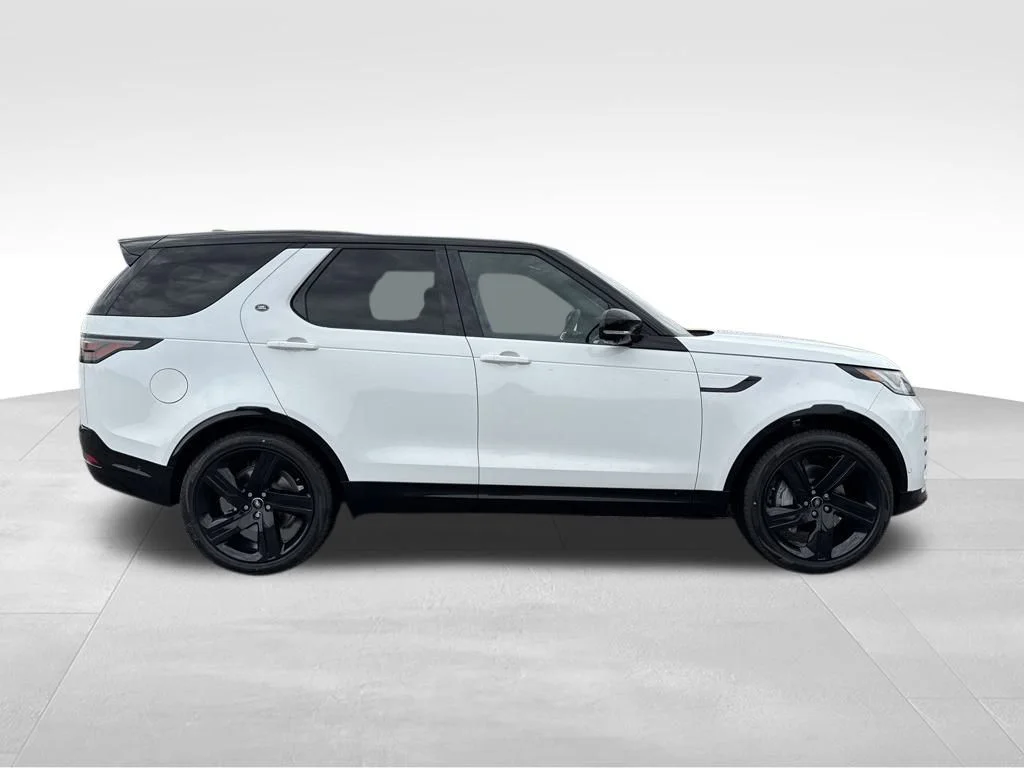 Used 2025 White Land Rover Dynamic SE image 5