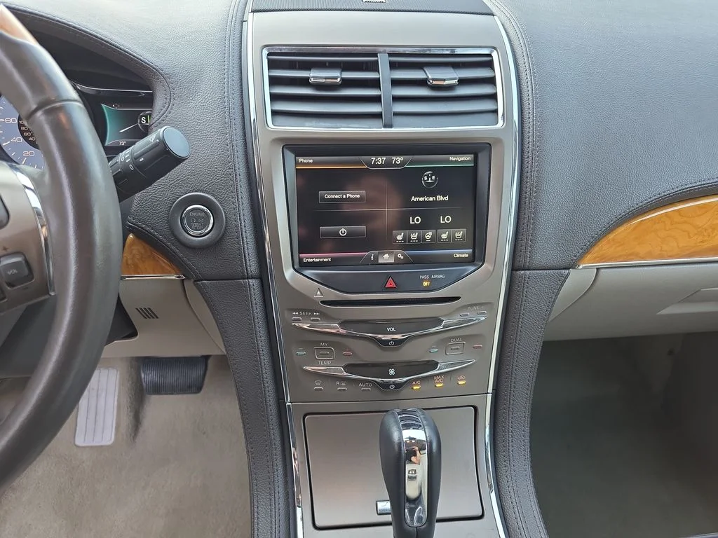 Used 2014 Smoked Quartz Metallic Tinted Clearcoat Lincoln Base image 21