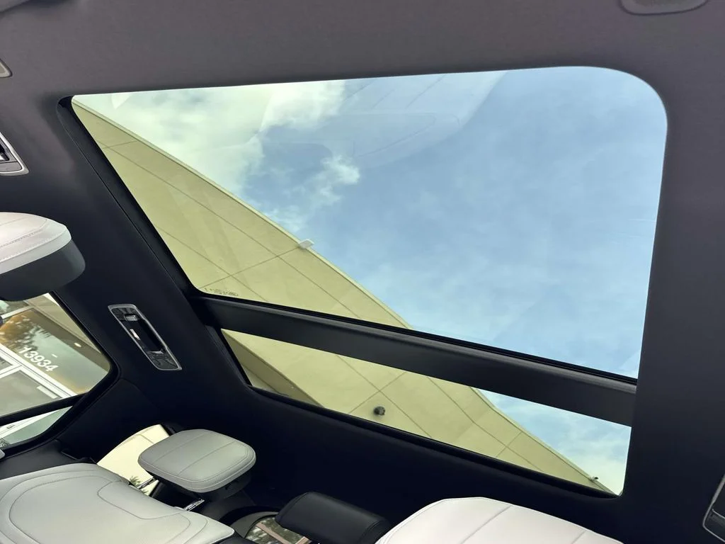 New 2026 Varesine Blue Land Rover Dynamic SE image 11