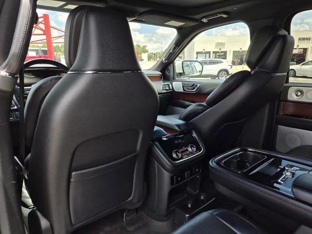 Used 2021 Pristine White Lincoln Reserve image 16