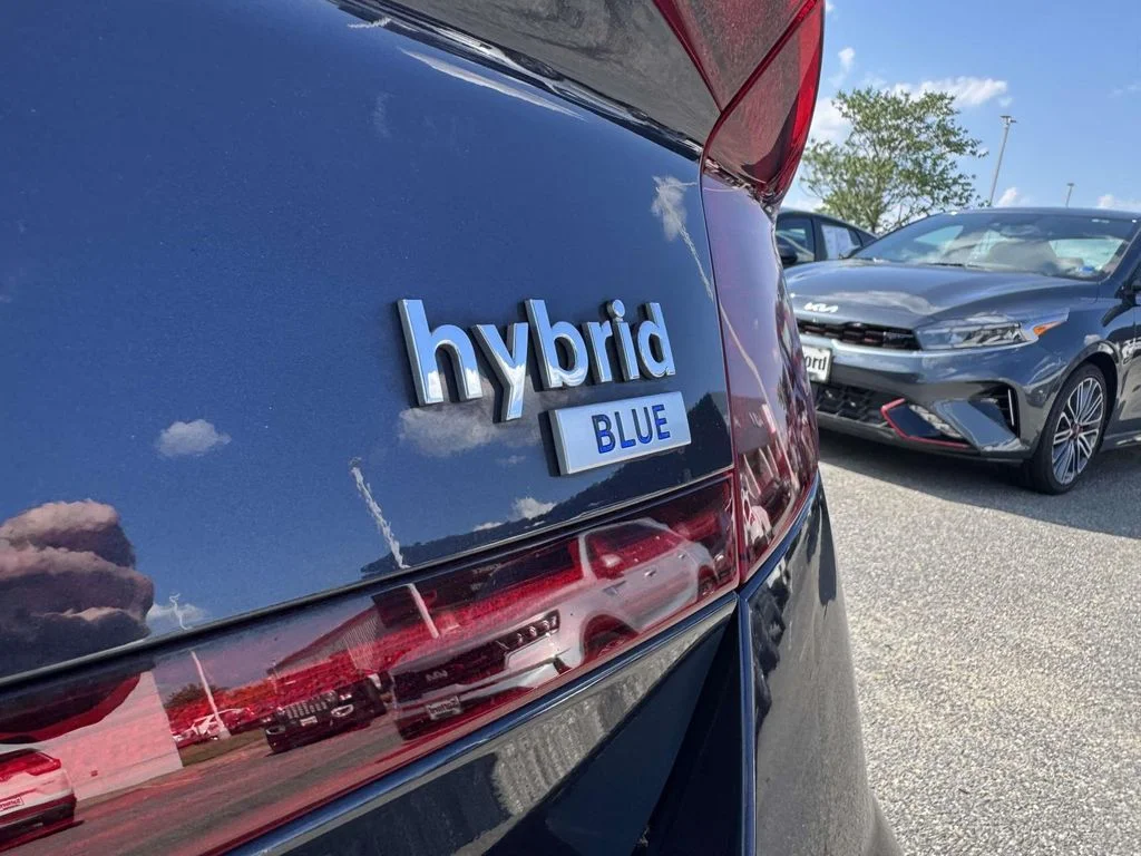 Used 2021 Blue Hyundai Blue image 8