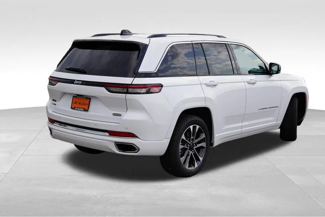 Certified Used 2023 White Jeep Overland 4xe image 5
