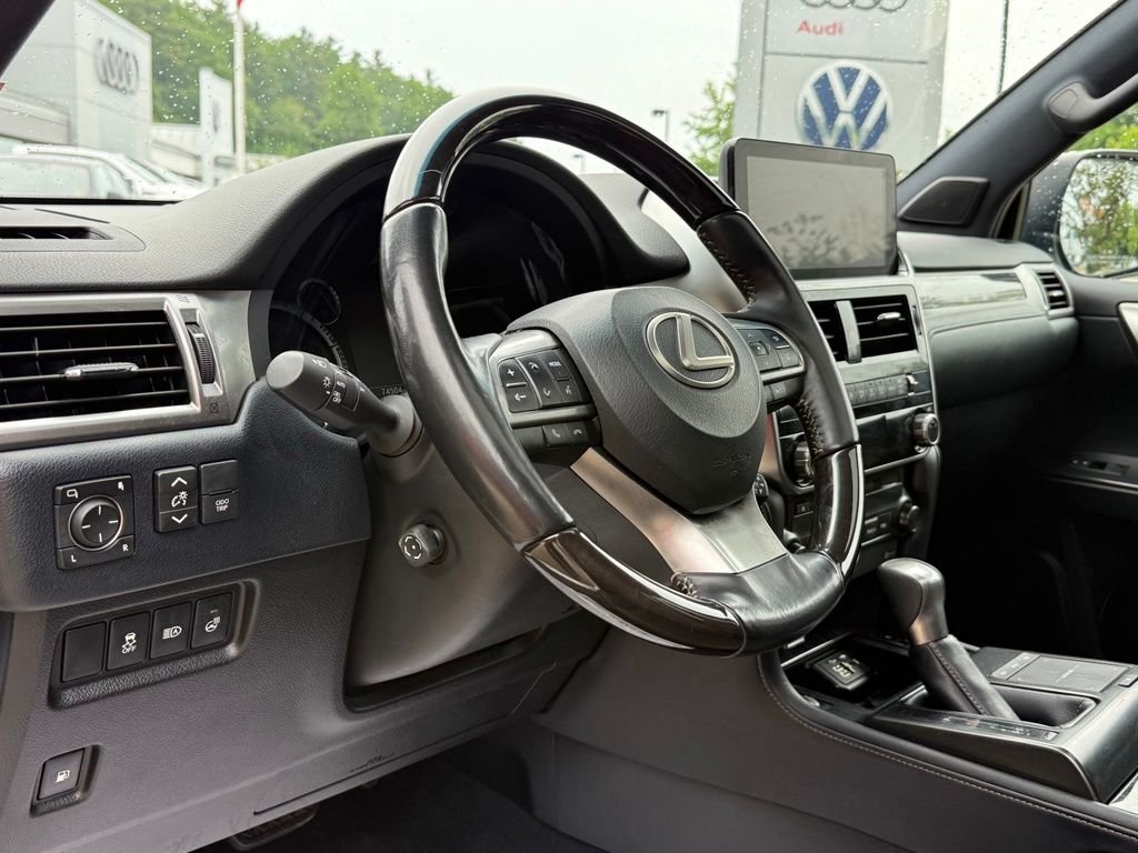 Used 2022 White Lexus 460 image 27