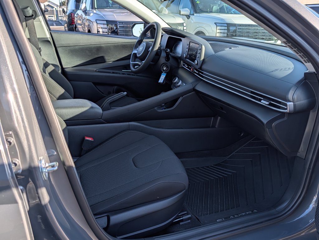 2026 Hyundai Elantra SE - Photo 9