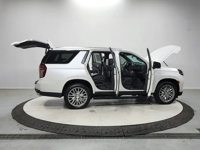 Used 2023 Iridescent Pearl Tricoat Chevrolet High Country image 16