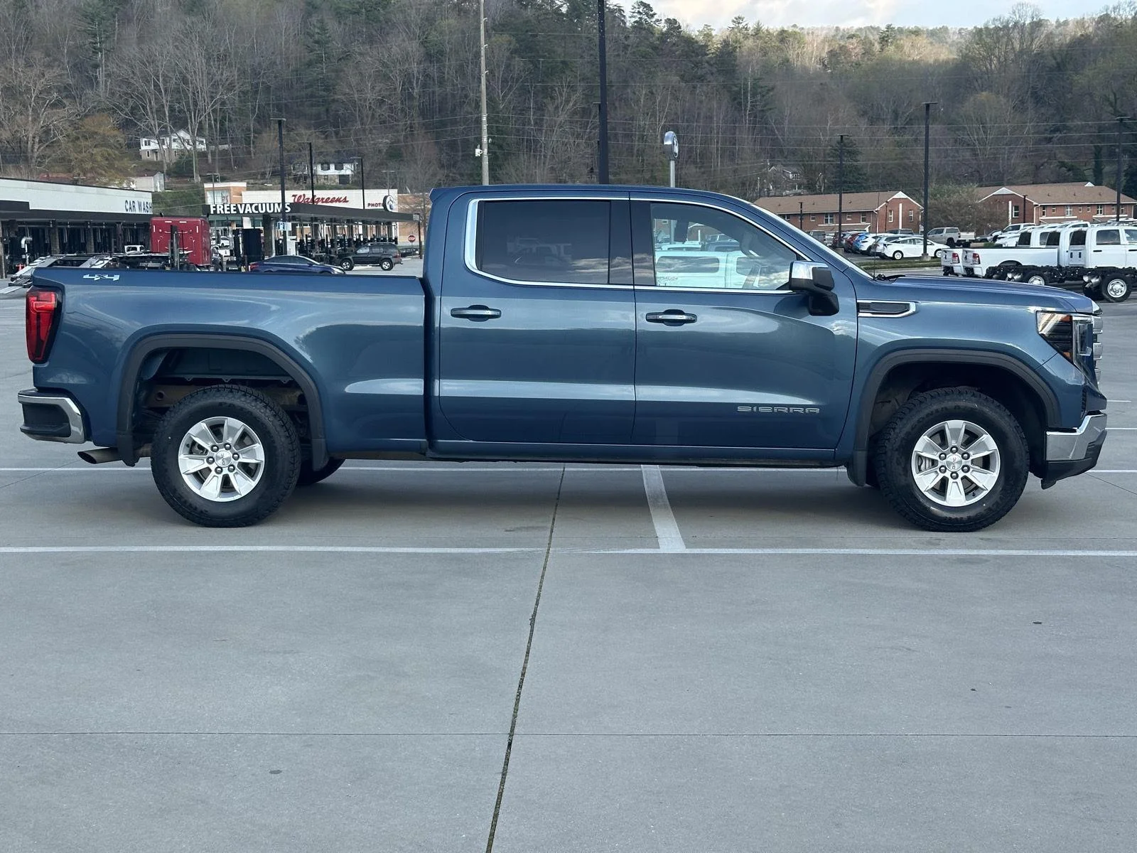 Used 2024 Downpour Metallic GMC SLE image 8