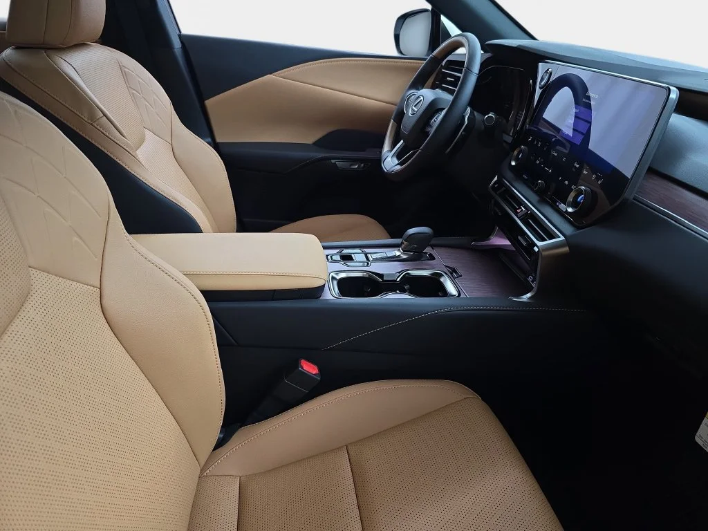New 2026 Eminent White Pearl Lexus PREMIUM PLUS image 9