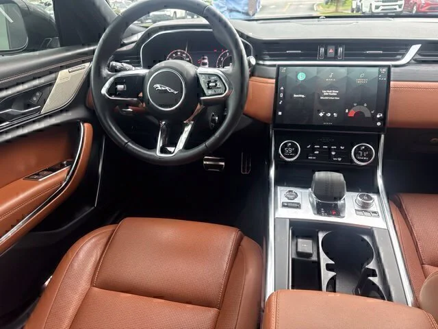 Used 2024 Black Jaguar R-Dynamic SE image 20