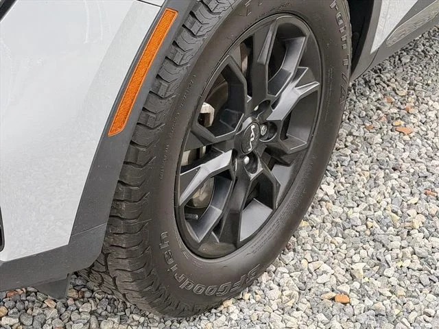 Used 2024 Gray Kia X-Pro Prestige image 5