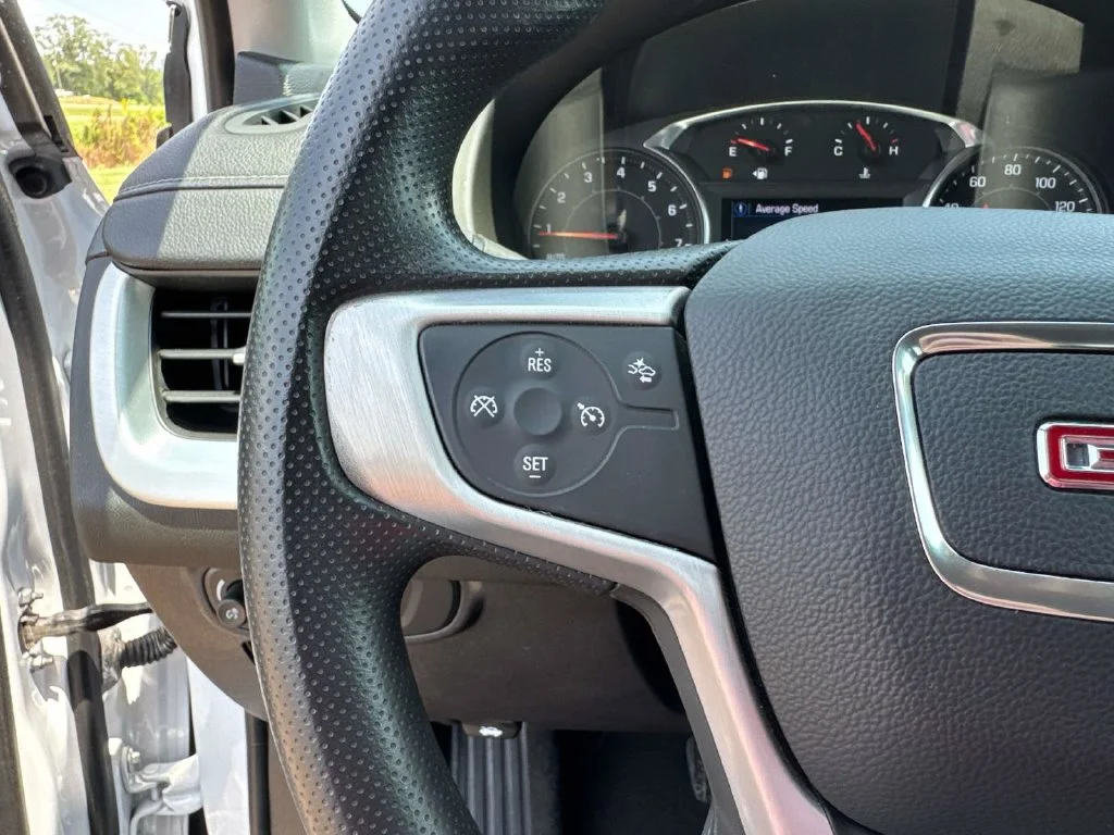 Used 2024 White GMC SLE image 31