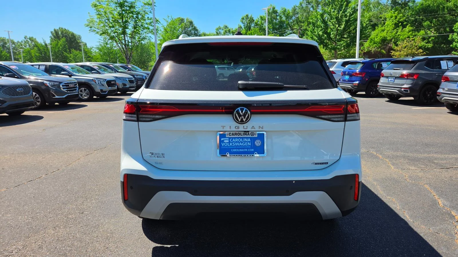New 2026 Pure White Volkswagen SE image 5
