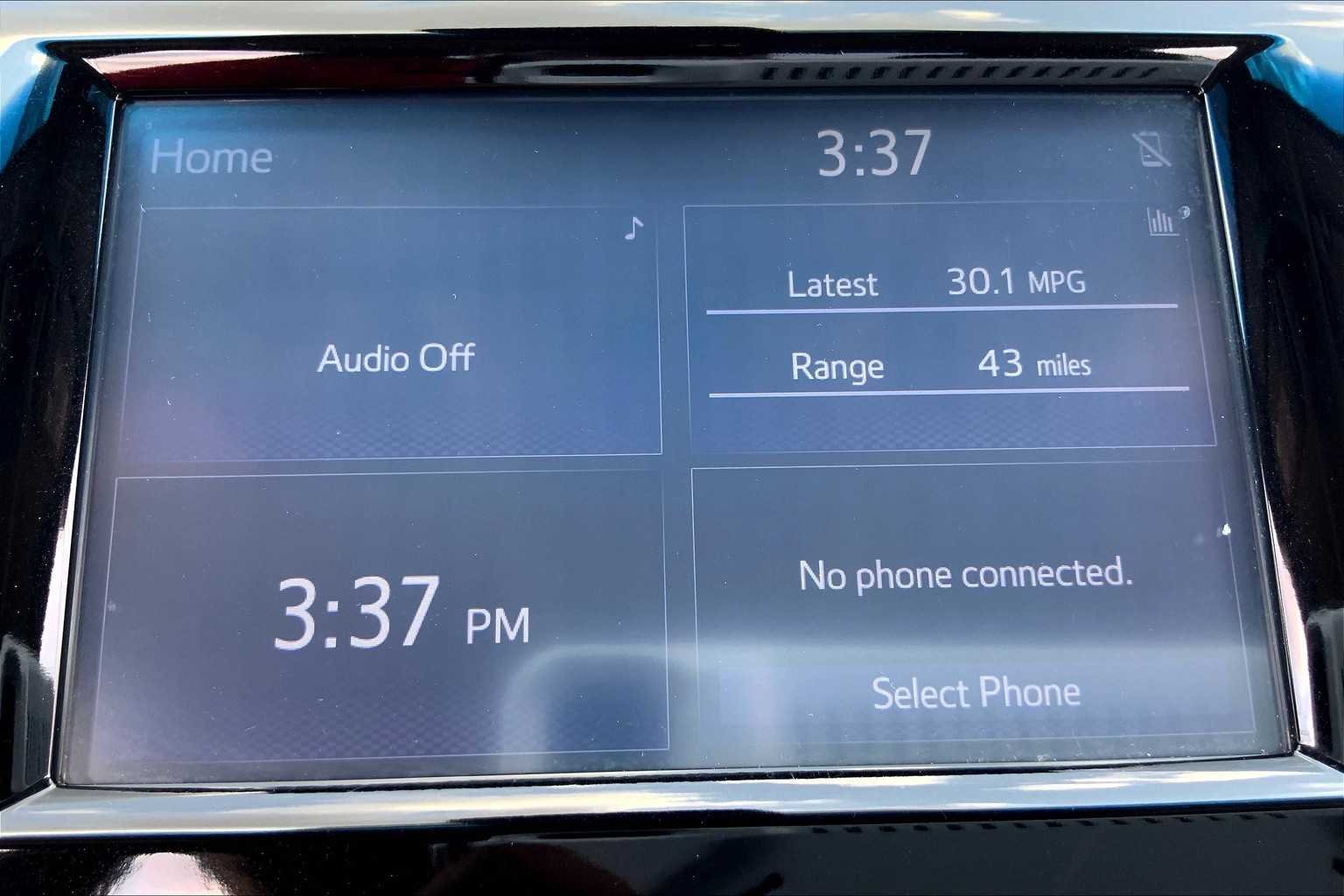Used 2018 Super White Toyota SE image 34