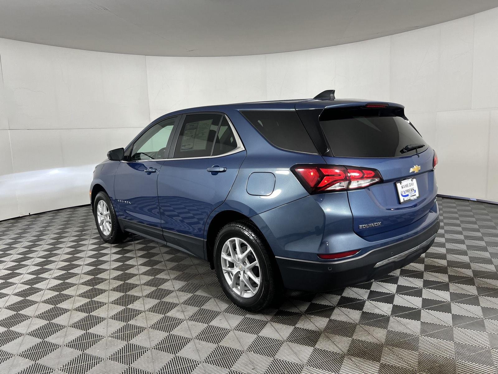 Used 2024 Lakeshore Blue Metallic Chevrolet LT image 8