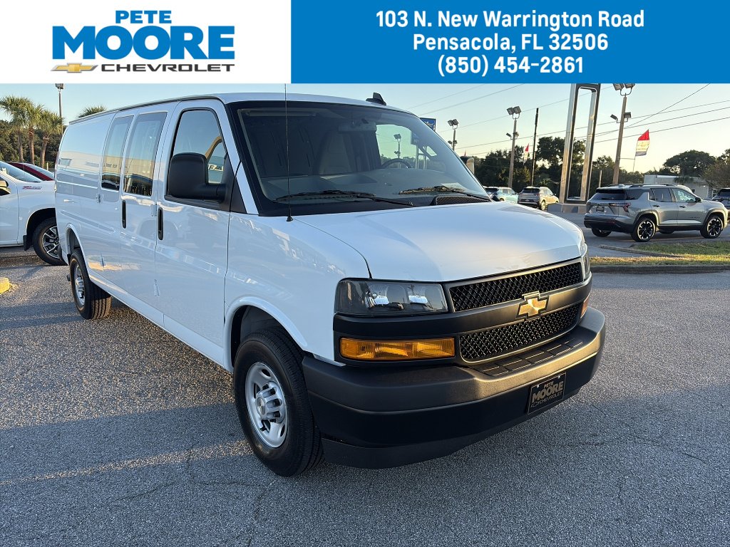 2025 Chevrolet Express 3500 Extended Work Van's photo