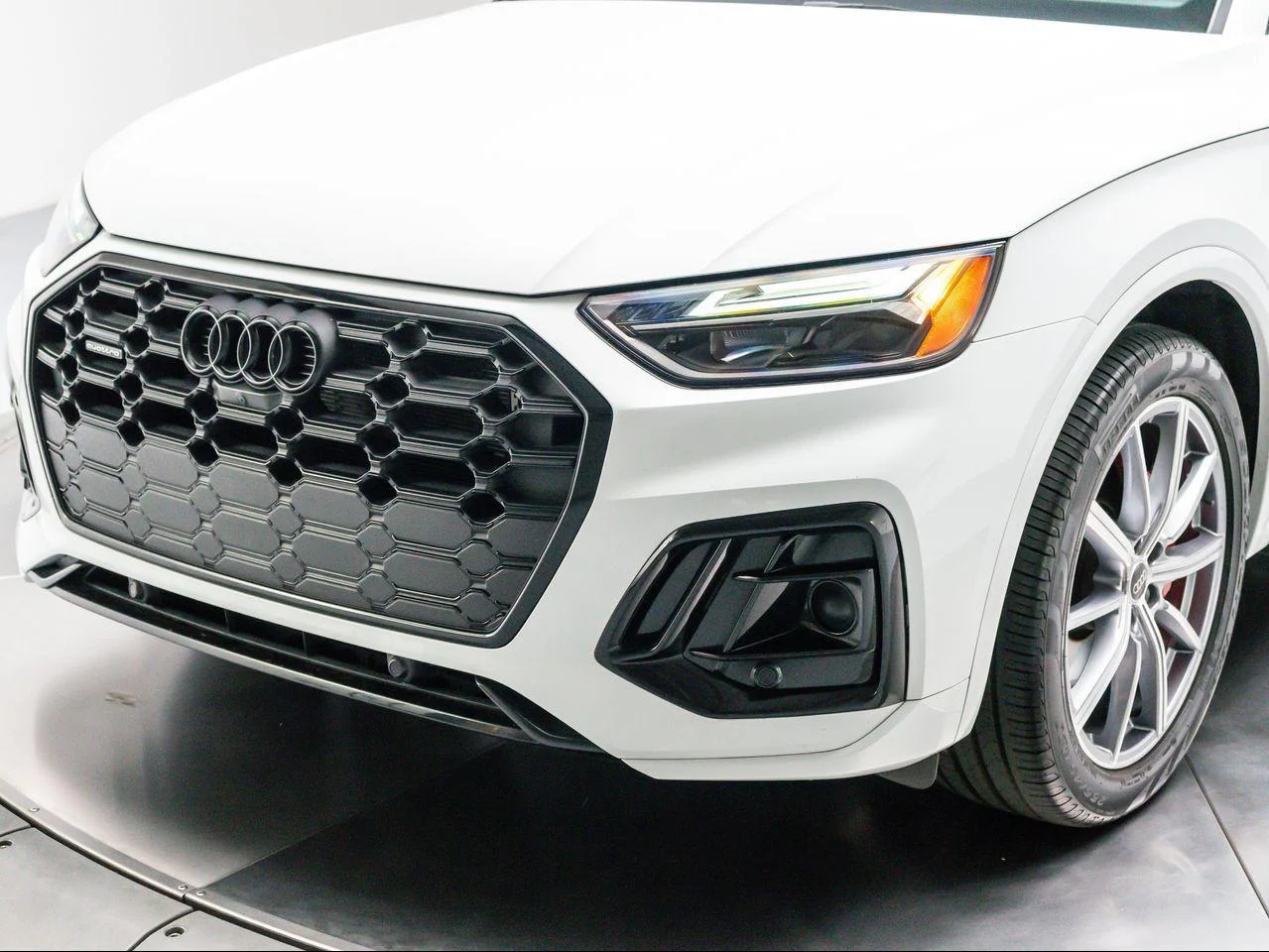 Used 2024 Glacier White Metallic Audi Premium Plus 55 TFSI e S line quattro S tronic image 9