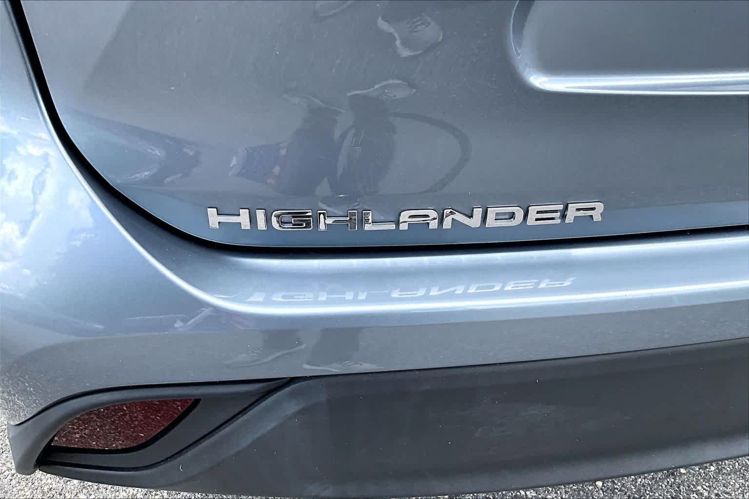 Used 2023 Moon Dust Toyota LE image 30