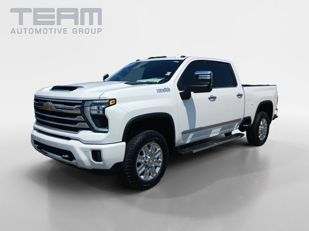 Used 2024 White Chevrolet High Country image 3