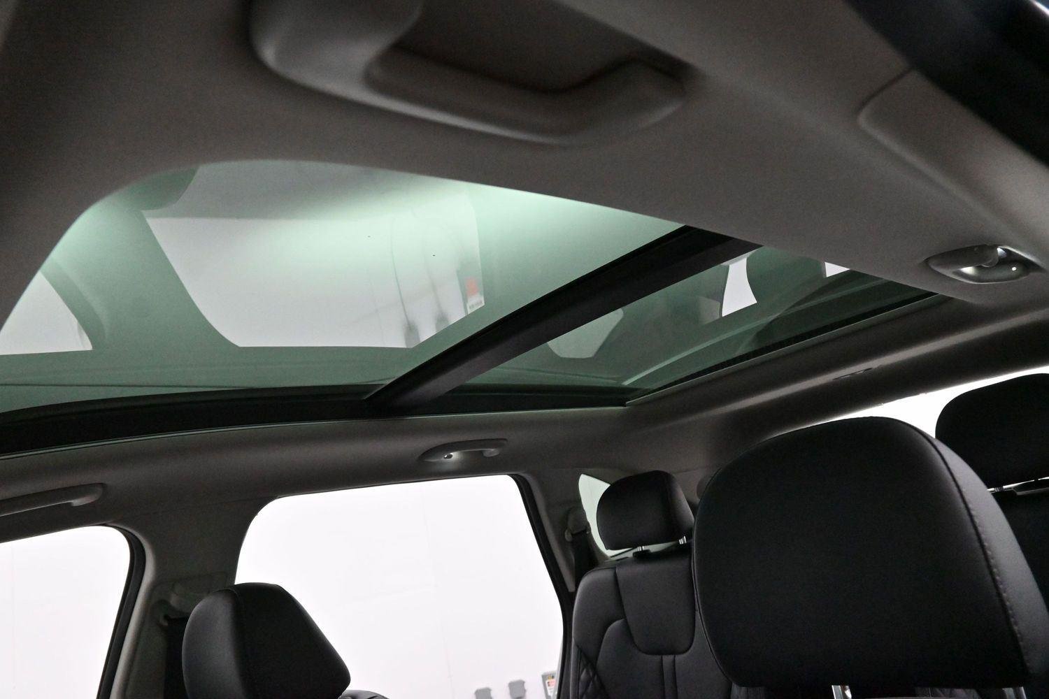 Used 2023 Wolf Gray Kia X-Line SX Prestige image 33