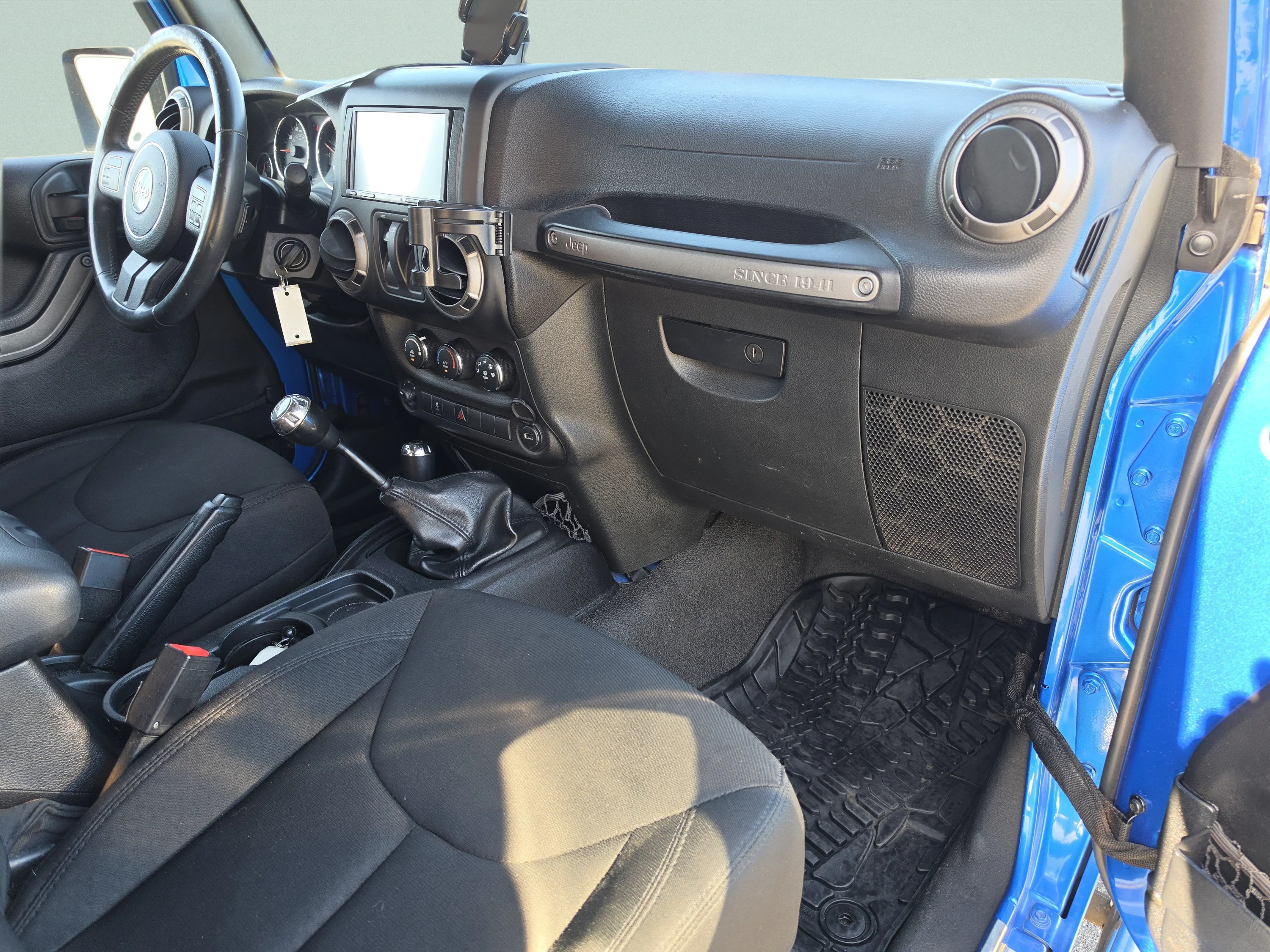 Used 2015 Hydro Blue Pearl Coat Jeep Sport image 17