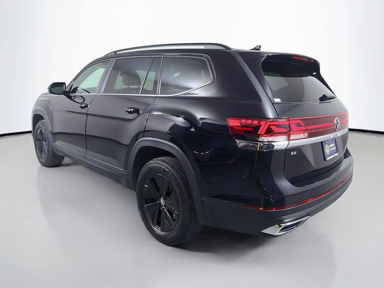 Used 2024 Deep Black Pearl Volkswagen 2.0T SE image 7