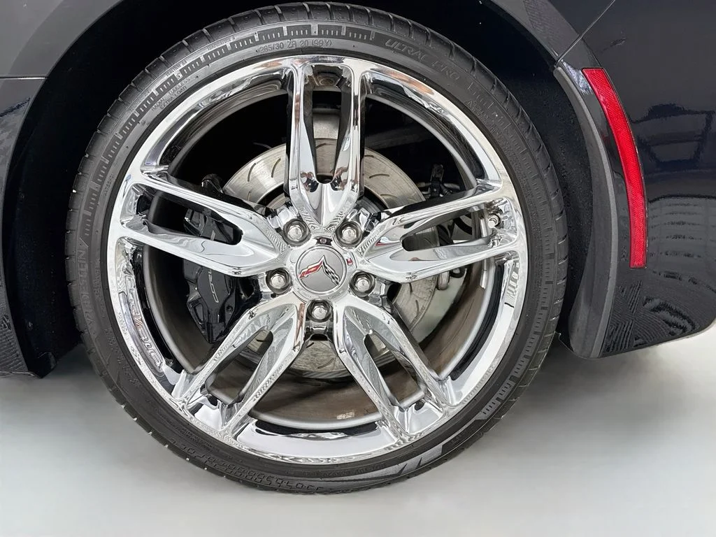Used 2015 Black Chevrolet Stingray Z51 image 26