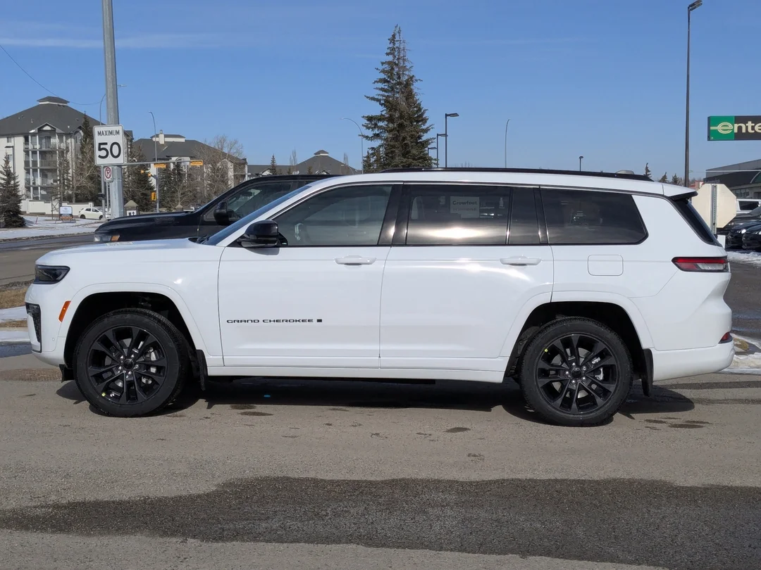 New 2026 White Jeep Limited Reserve - - 4x4 - Pano Sunroof - 6- Passenger Seating - Trailer Tow - Vent Seats & More! image 5