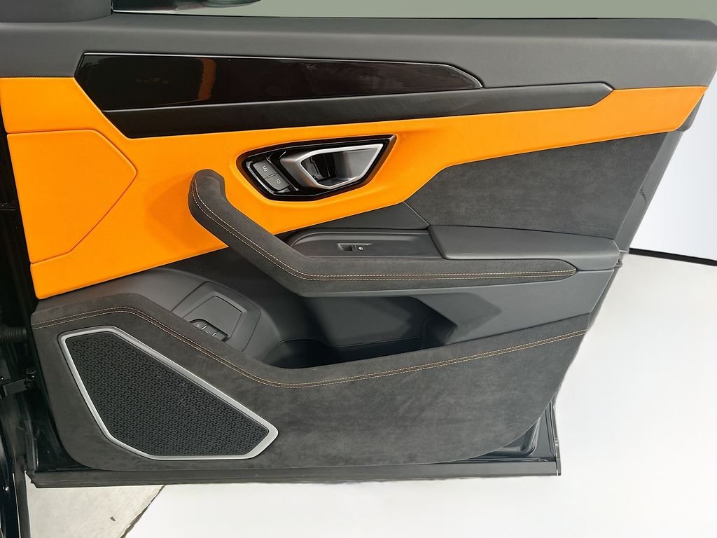 Used 2023 Nero Noctis Metallic Lamborghini S image 24