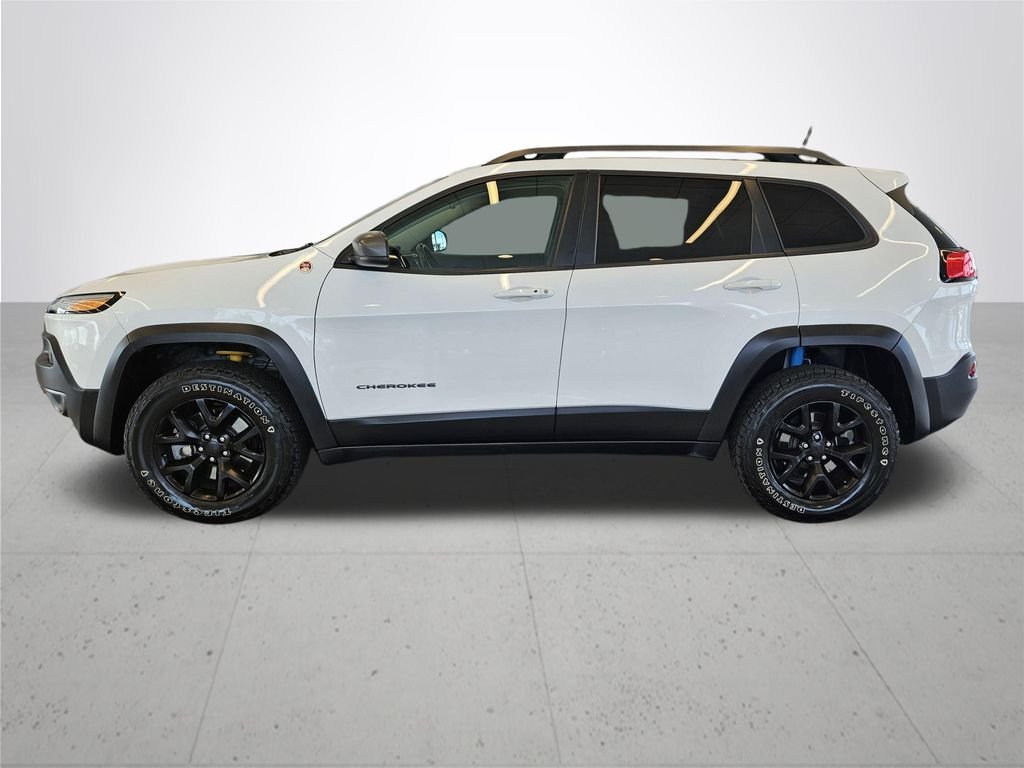 Used 2018 Bright White Clearcoat Jeep Trailhawk image 10