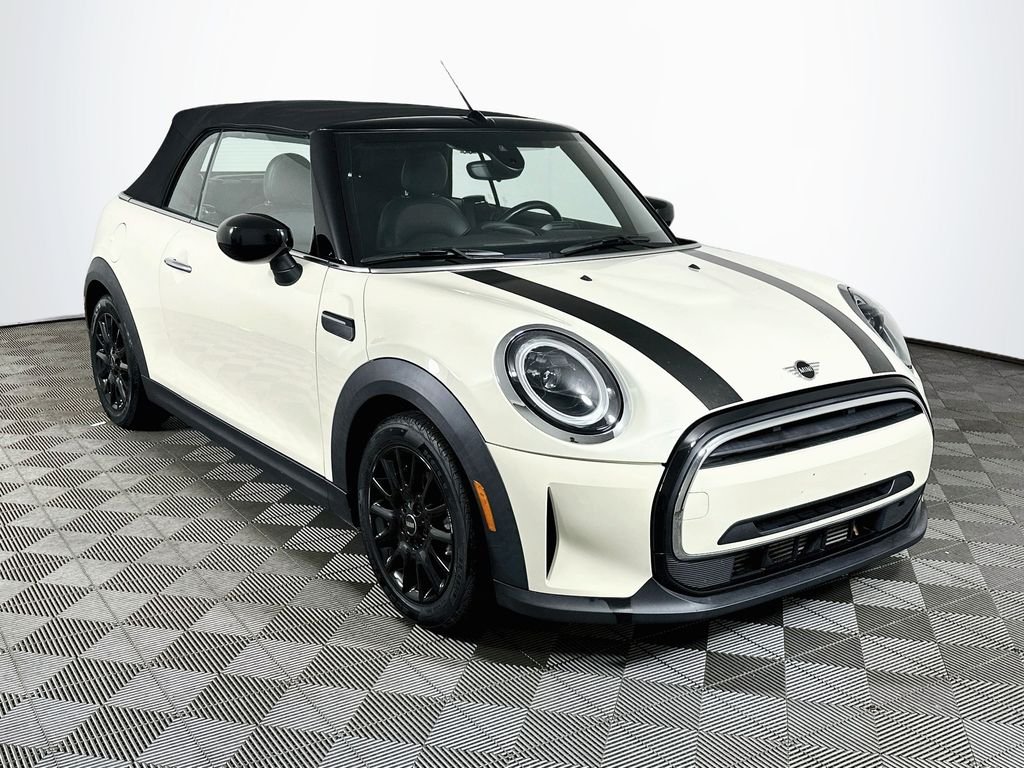 Used 2022 Pepper White MINI Signature image 3